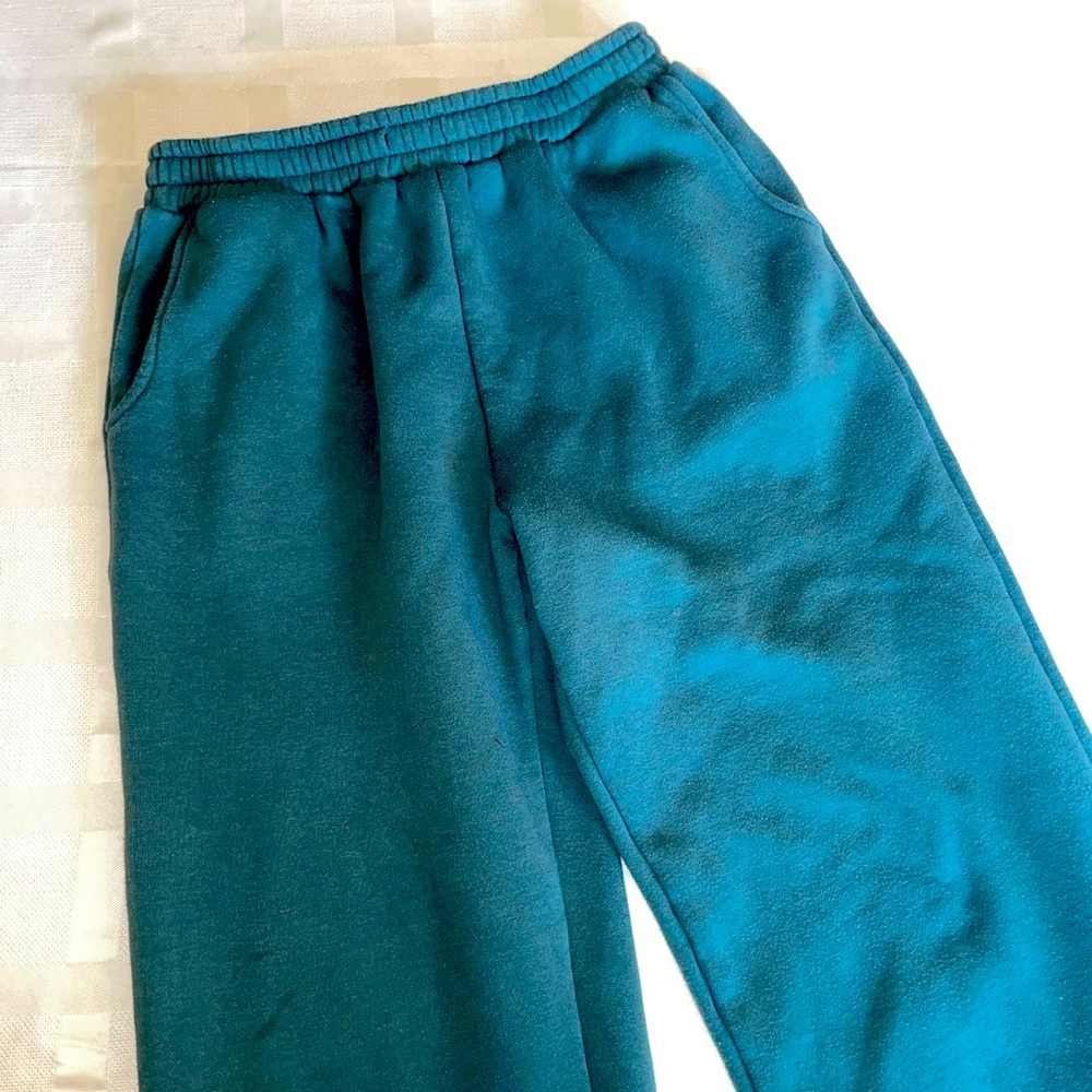 Forest green sweatpants. Size large.